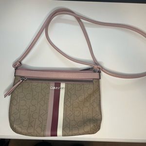 Calvin Klein Off The Shoulder/Cross Body Bag